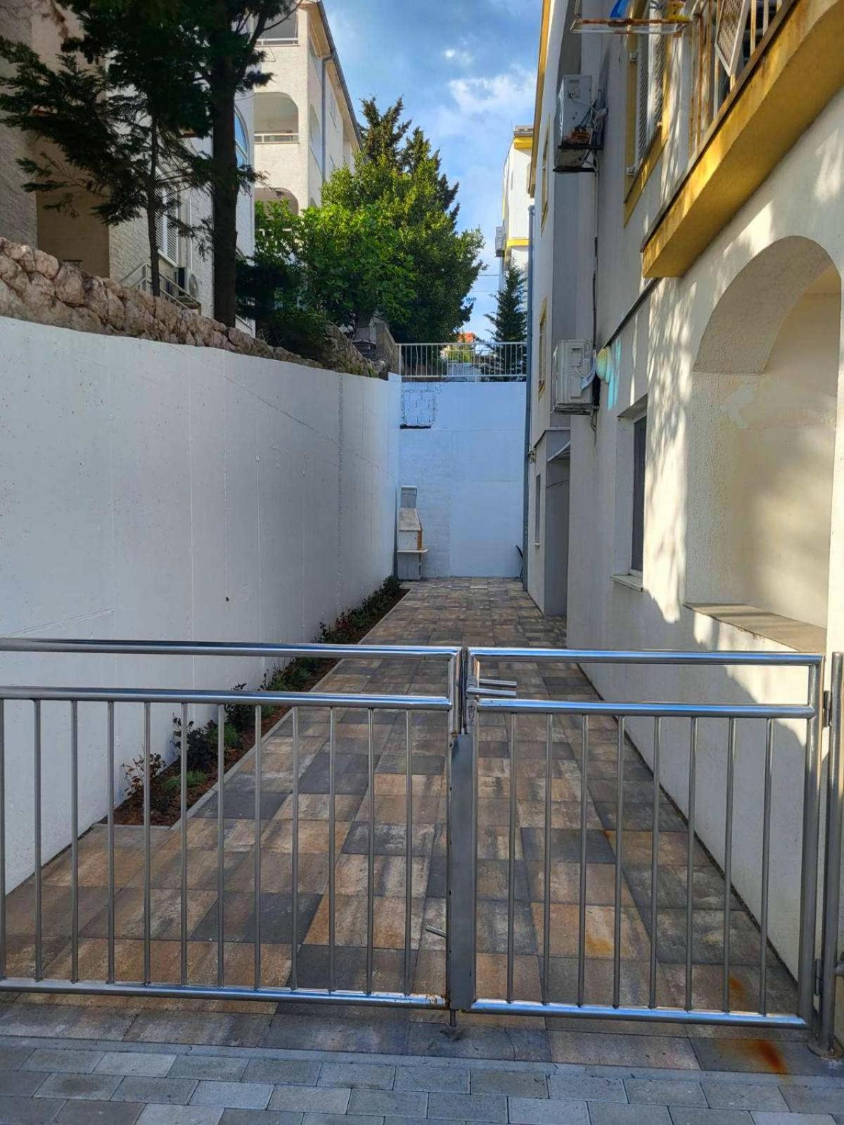 Apartment Obala ノヴィ・ヴィノドロスキー エクステリア 写真